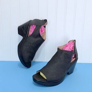 Soul Naturalizer Women’s Open toe Wedges Size 8.5